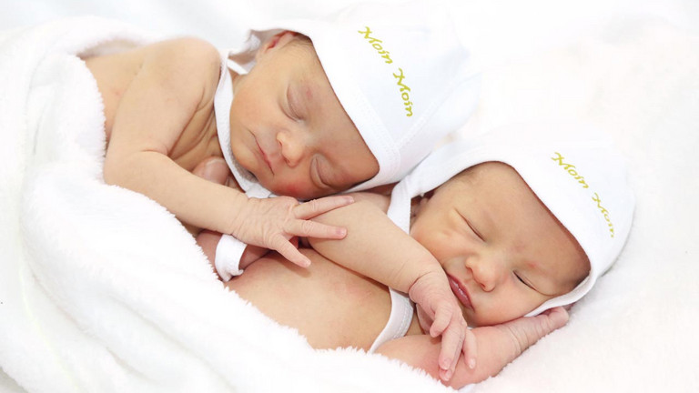 Two newborn babies in the Albertinen Maternity Unit in Hamburg