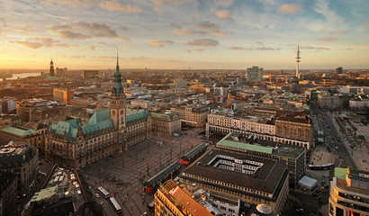 Вид на площадь с гамбургской ратушей